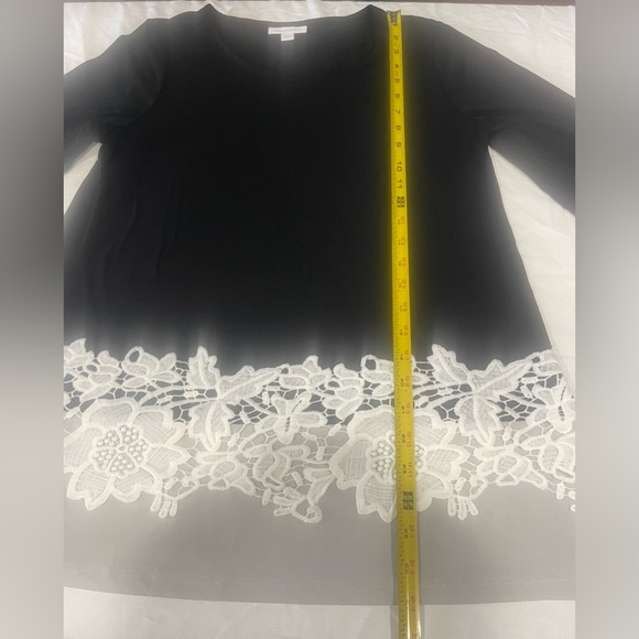 🖤🤍Charter Club Petite Colorblocked Casual Lace-Trim Top Women’s Size Small🖤🤍 - Picture 3 of 8